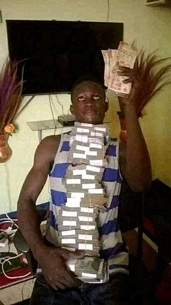 Le plus gros était le porte feuille magique multiplicateur d’argent qui devrait m’apporter chance, richesse et prospérité; j’y croyais pas au début mais à présent ma vie a changé et j’ai satisfaction totale depuis ce jour. Bref je lui fais ce témoignage afin de lui dire mille fois merci pour son aide.Vous pouvez aussi prendre contact avec lui si vous avez des problèmes et que vous avez besoin d’aide spirituels.
